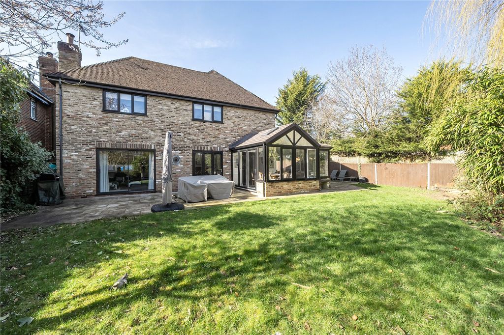 5 bed detached house for saleRuskin Court, Crowthorne, Berkshire RG45
