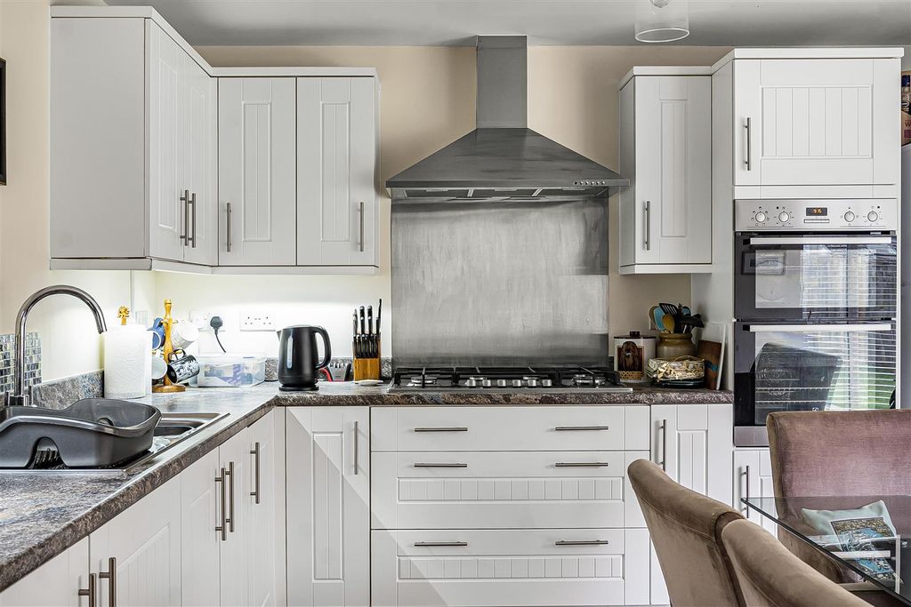 Additional image 7 of 4 bed property for saleCambridge Way, Cullompton EX15