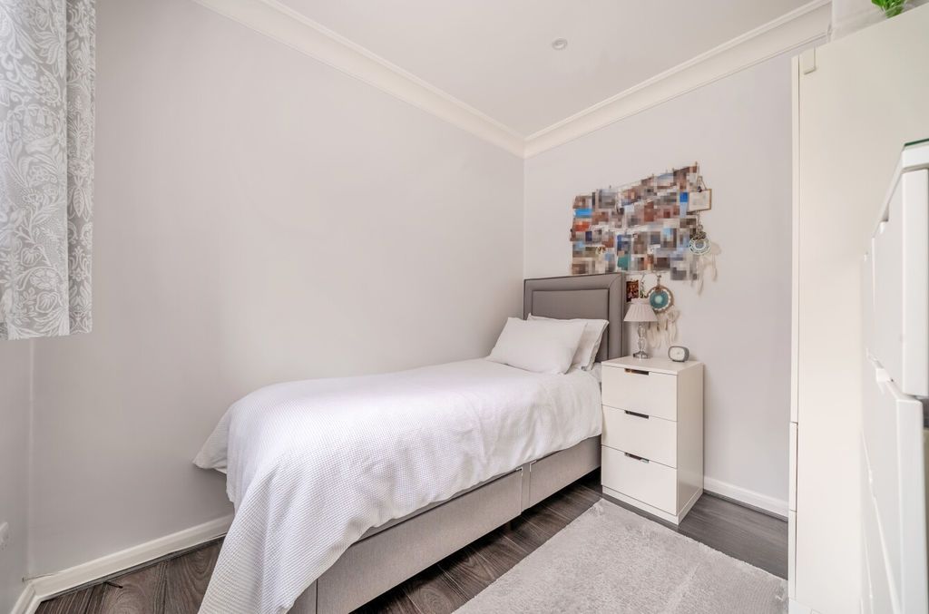 Additional image 8 of 7 bed detached house for saleShepherds Lane, Dartford DA1