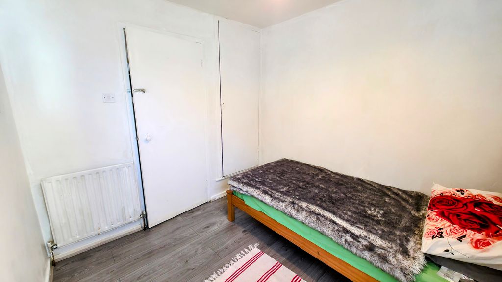 Additional image 19 of 3 bed flat for saleBradwell Avenue, Dagenham RM10