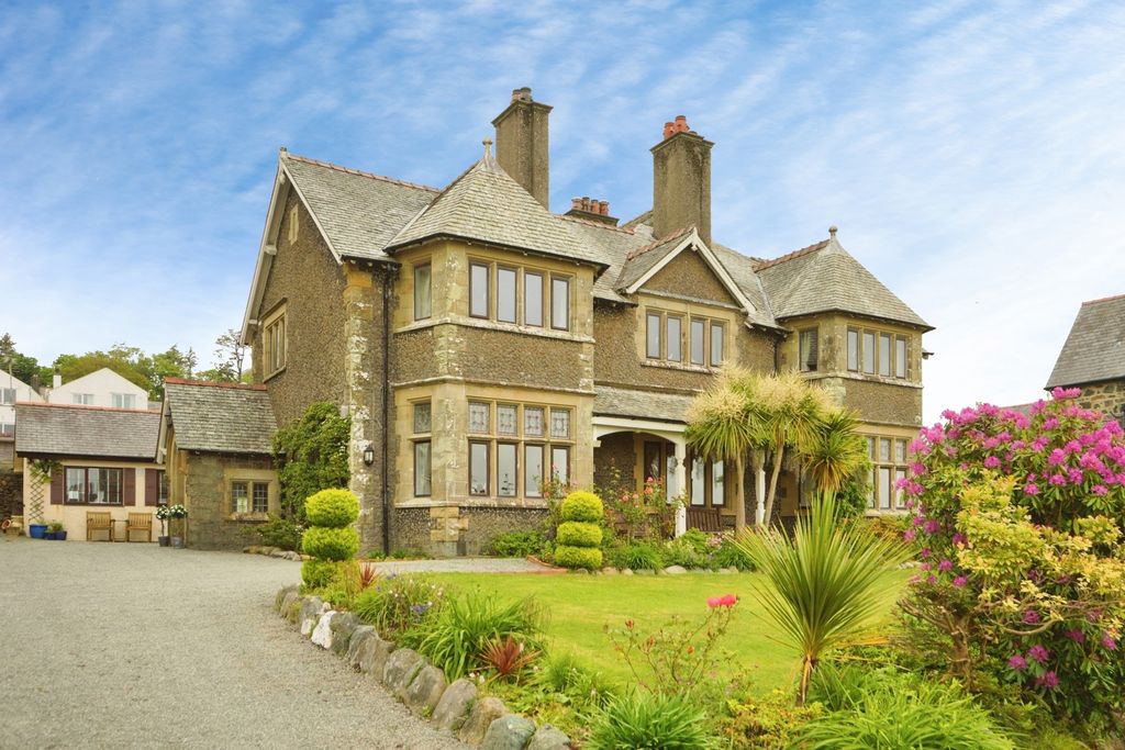 6 bed detached house for salePortmadoc Road, Criccieth, Gwynedd LL52