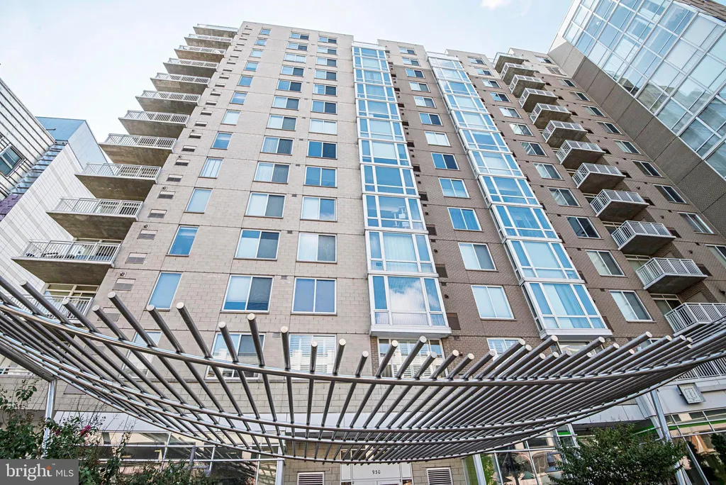 930 Wayne Avenue Unit 405, Silver Spring, MD 20910 photo 2