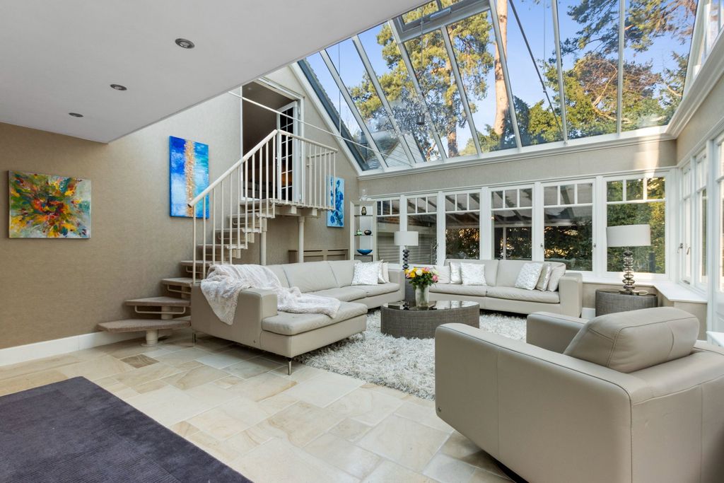 5 bed detached house for salePine Coombe, Croydon CR0 photo 2