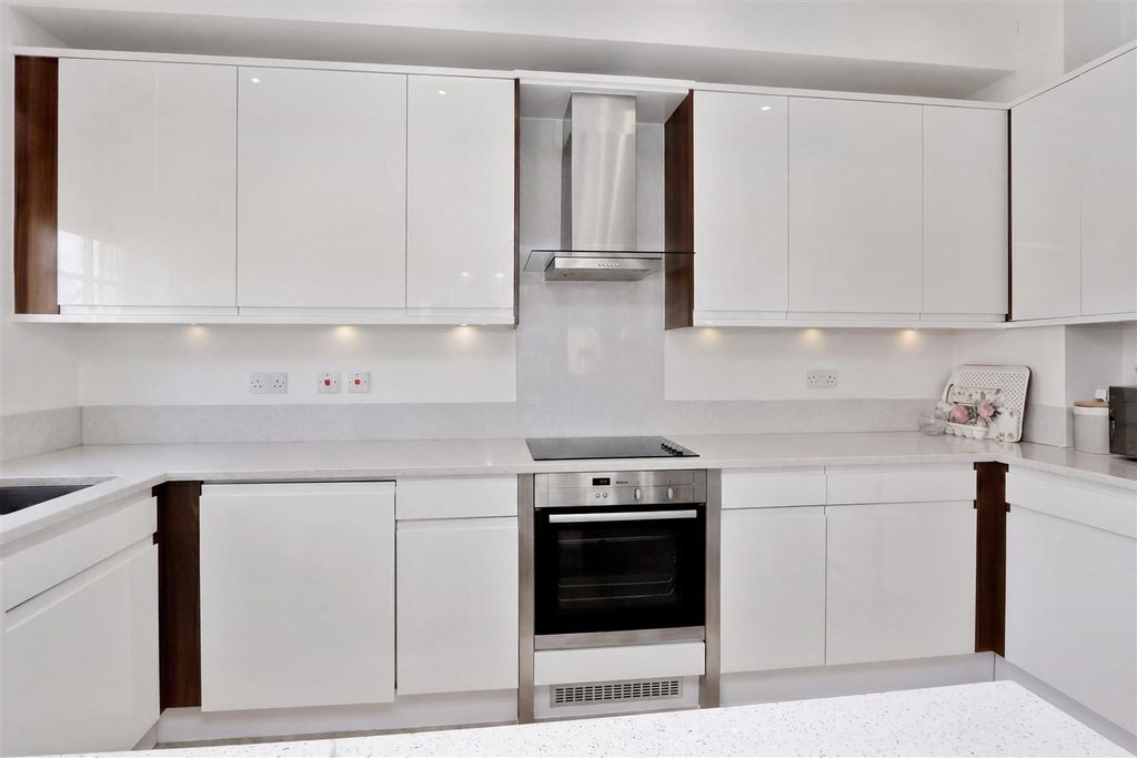 Additional image 17 of 3 bed flat for saleChapel Drive, Dartford DA2