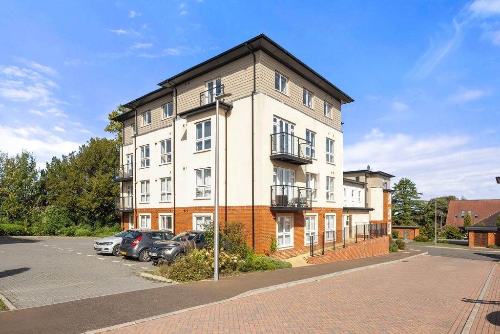 2 bed flat for saleBailey Place, Crowborough TN6