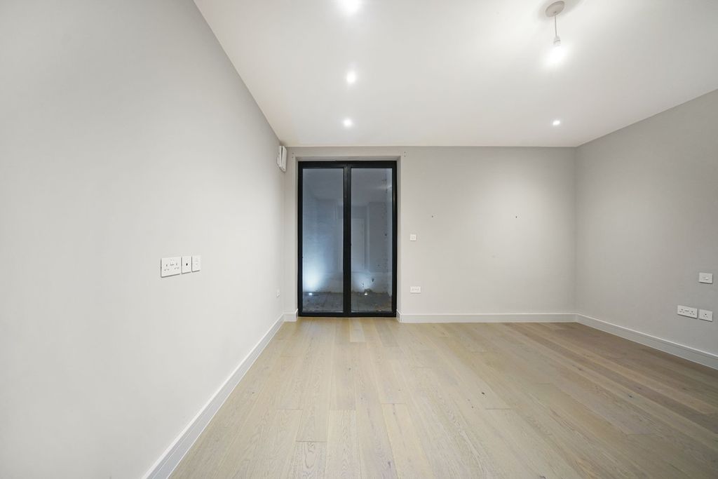 Additional image 11 of 3 bed flat for saleSouth Park Hill Road, South Croydon CR2