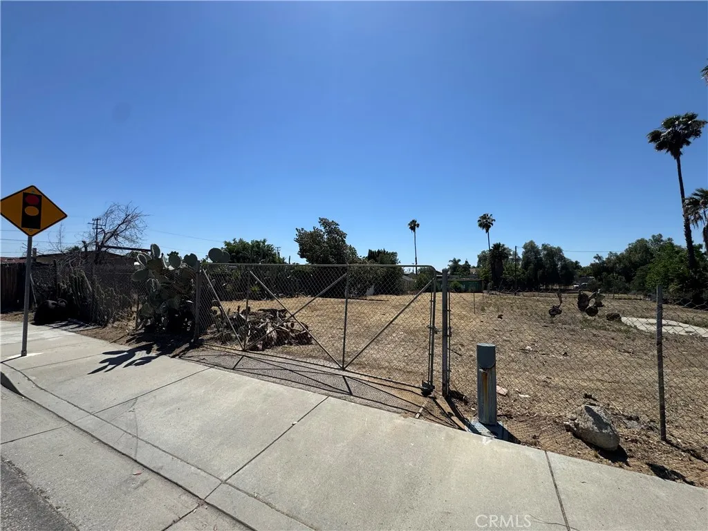 Grant, Moreno Valley, CA 92551 photo 4