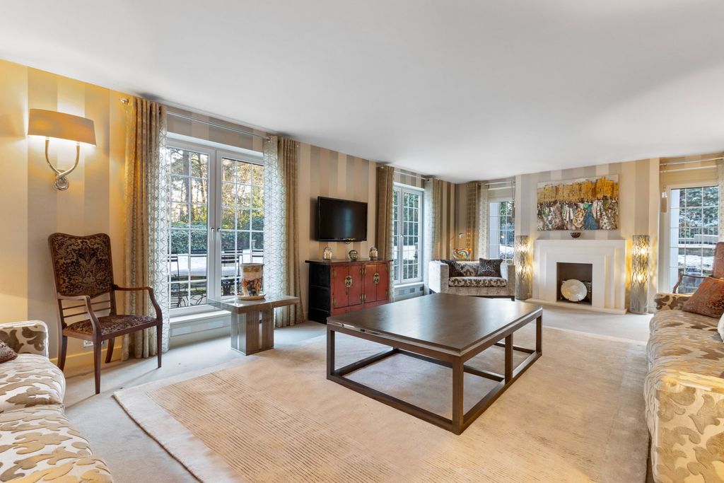 5 bed detached house for salePine Coombe, Croydon CR0 photo 4