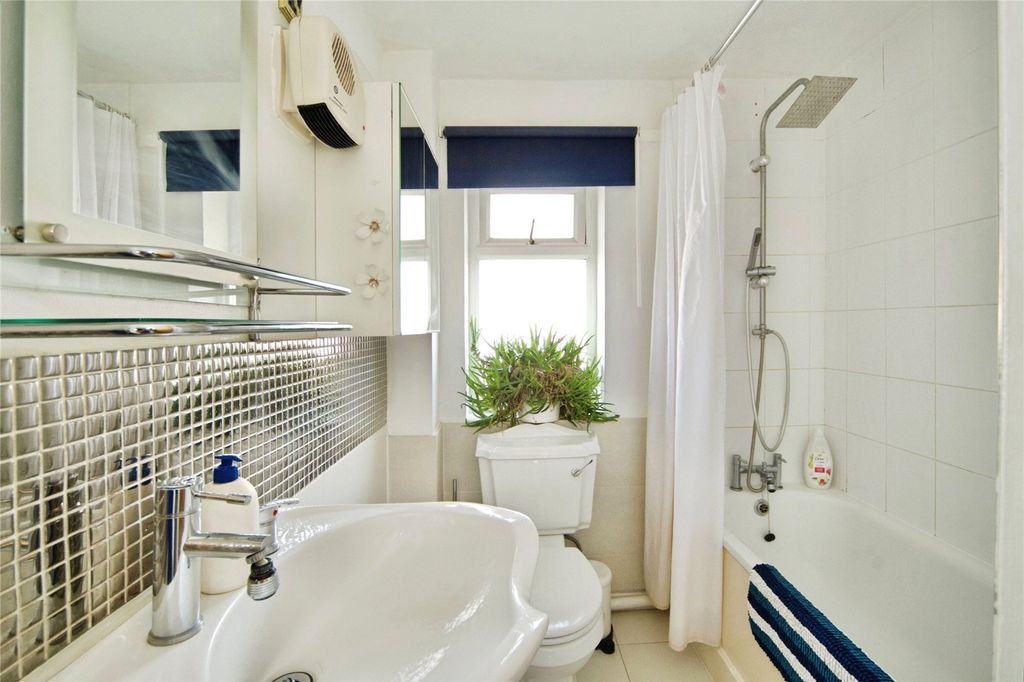 Additional image 8 of 3 bed maisonette for saleRaydons Road, Dagenham, Essex RM9