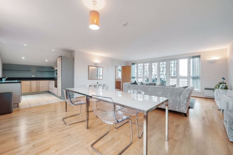 2 bed flat for salePark Lane, Croydon CR0 photo 3