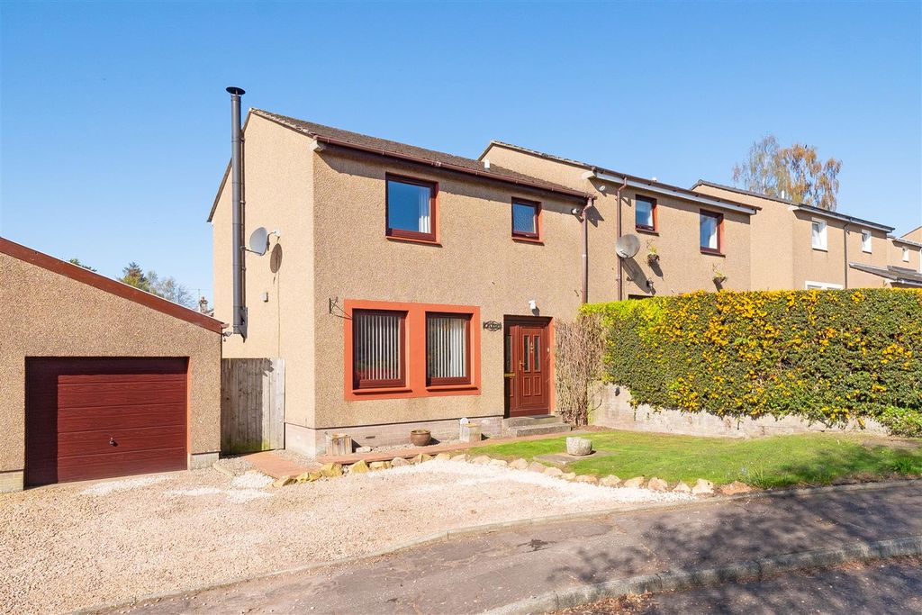 3 bed semi-detached house for sale48 Eden Park, Cupar KY15