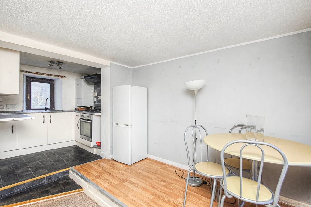 Additional image 6 of 2 bed flat for saleRailway Place, Cupar KY15