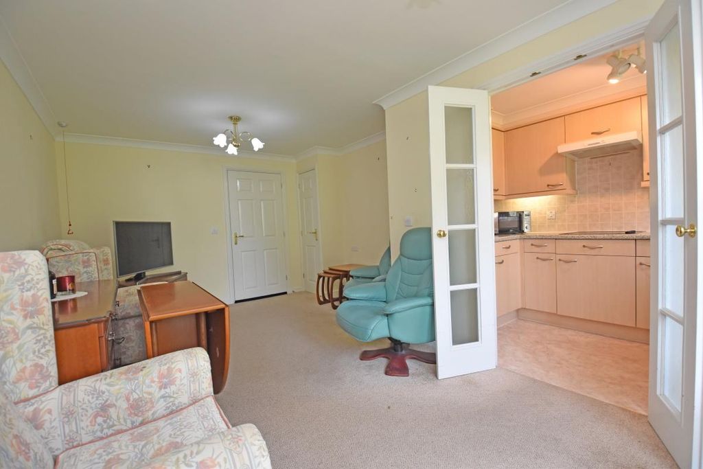 Additional image 6 of 1 bed flat for saleHigh Street, Cullompton EX15