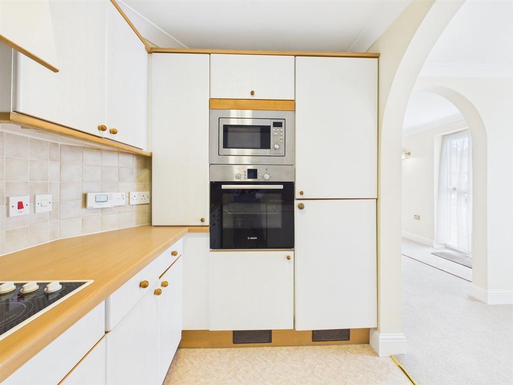 2 bed flat for saleColne Road, Cromer NR27 photo 2