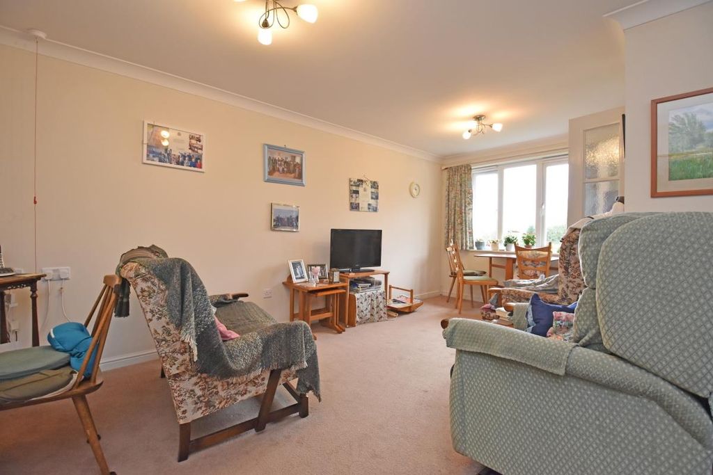 Additional image 6 of 1 bed flat for saleHigh Street, Cullompton EX15