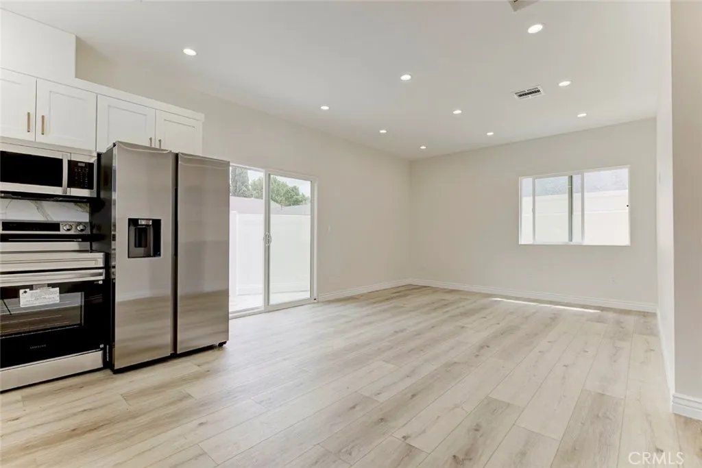 20502 Lull St., Winnetka, CA 91306 photo 4
