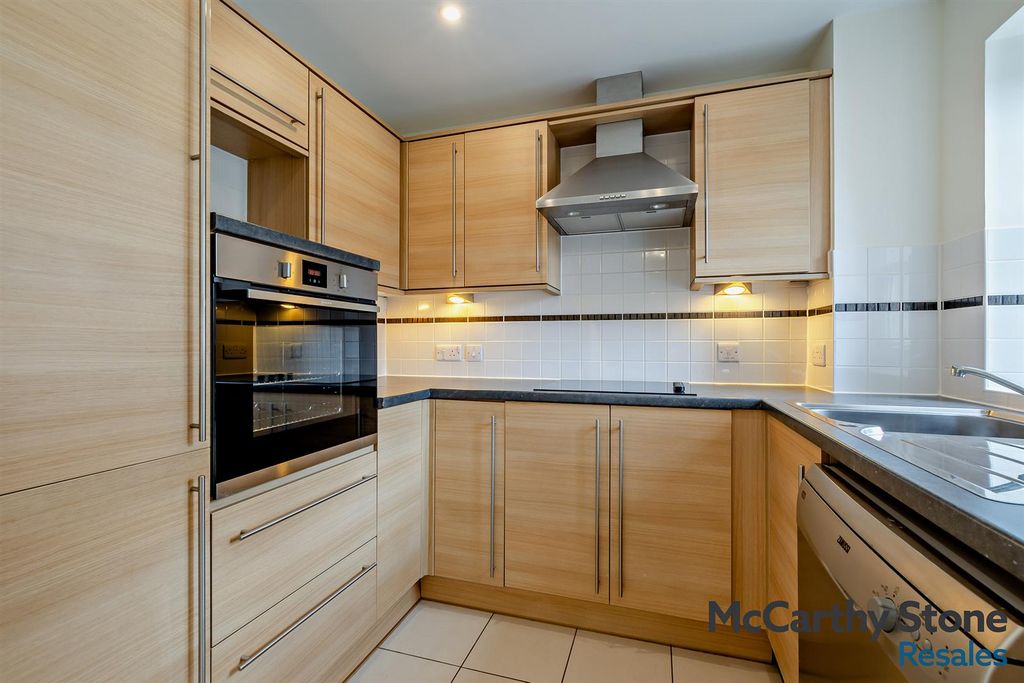 Additional image 6 of 1 bed flat for saleHolmes Place, Crowborough TN6