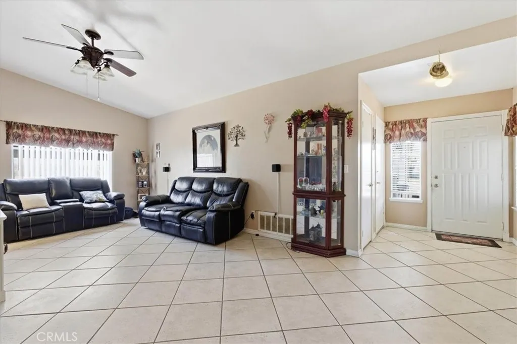 769 Harding St, Hemet, CA 92543 photo 5