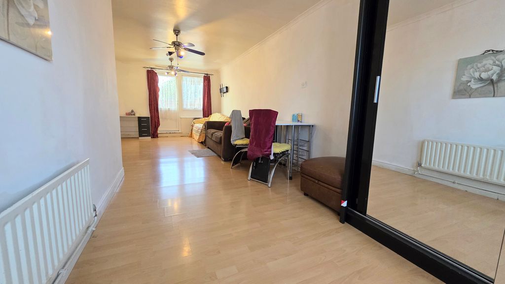 Additional image 5 of 3 bed flat for saleBradwell Avenue, Dagenham RM10
