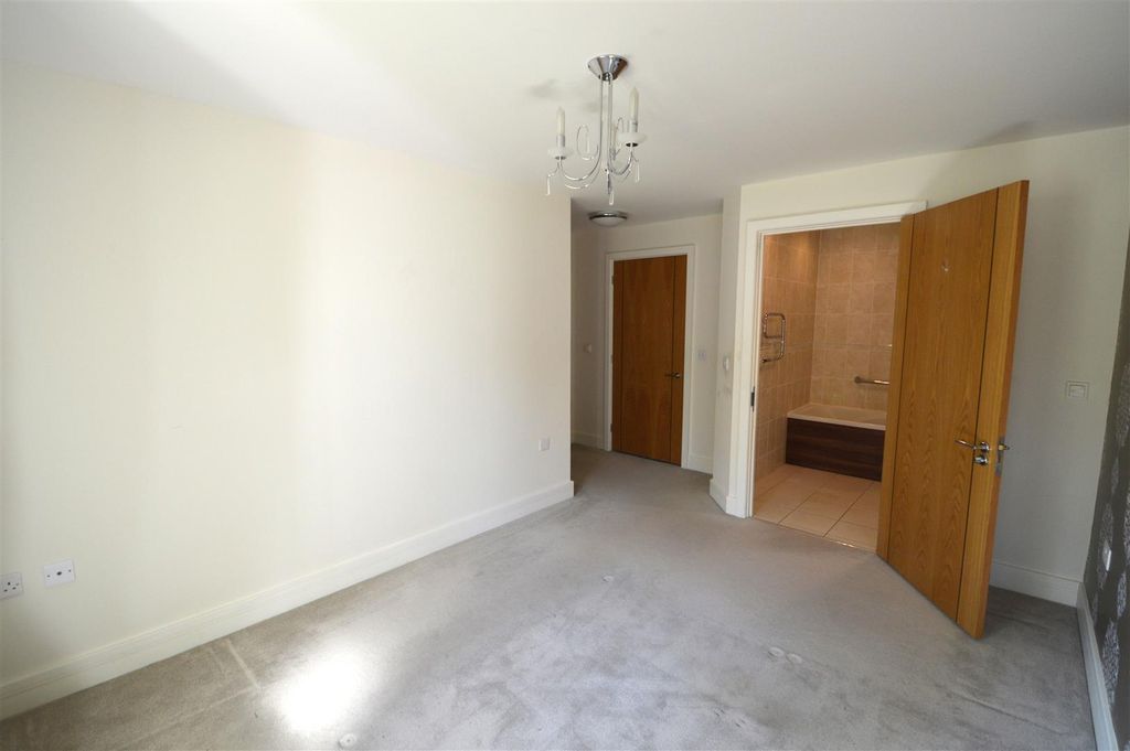 Additional image 8 of 2 bed flat for saleHolmes Place, Crowborough Hill, Crowborough TN6