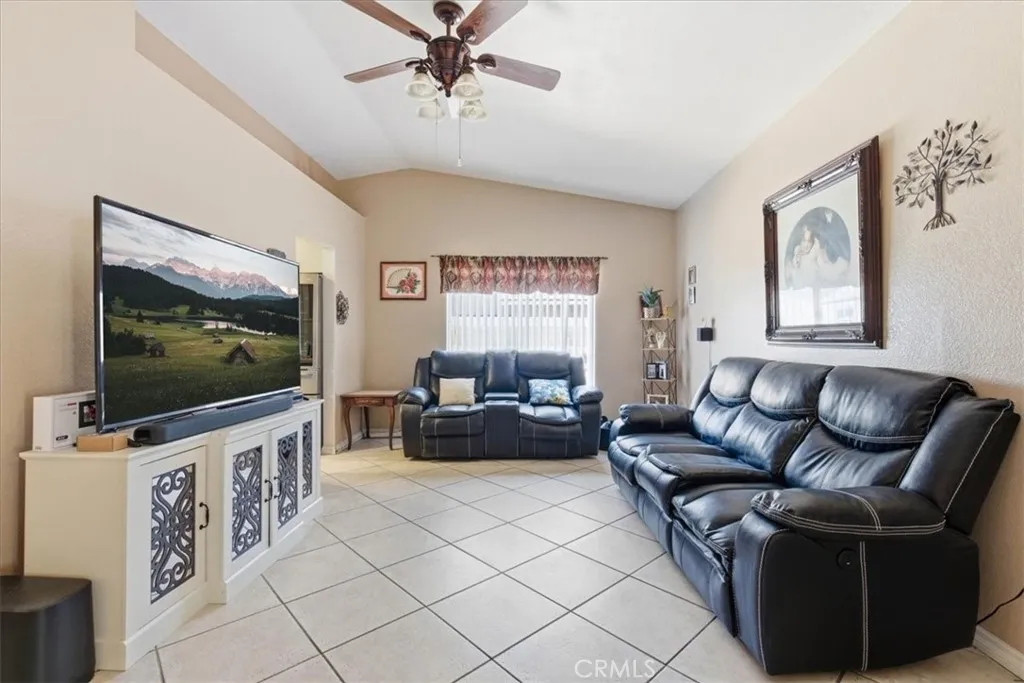 769 Harding St, Hemet, CA 92543 photo 4