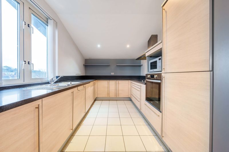 2 bed flat for salePark Lane, Croydon CR0 photo 5