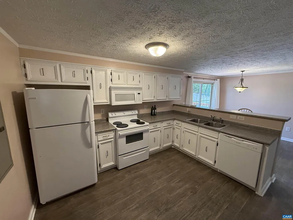 2002 Oliver Creek Rd, Troy, VA 22974 photo 5