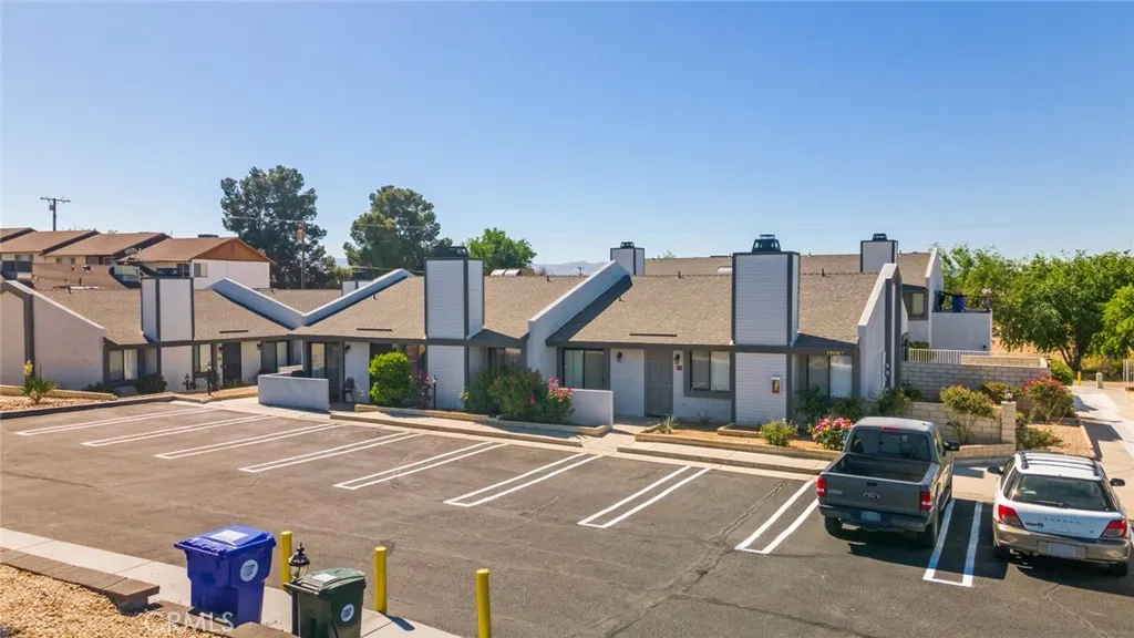 19087 Allegheny Rd, Apple Valley, CA 92307 photo 2