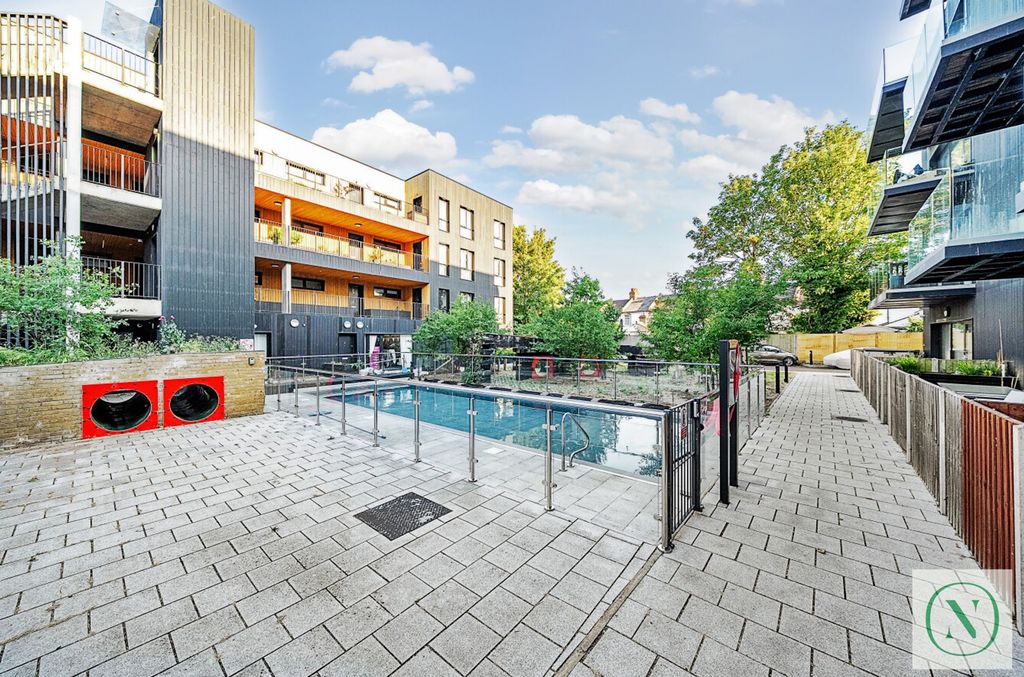 3 bed flat for saleBell Foundry Close, Croydon CR0
