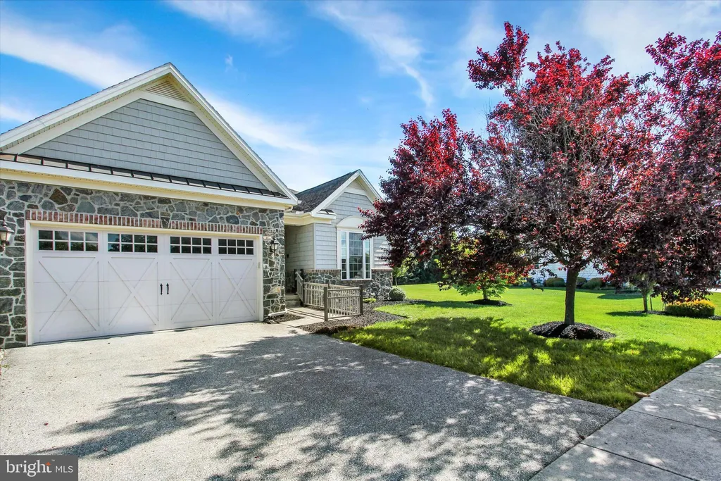 24 St Michaels Way, Hanover, PA 17331 photo 2