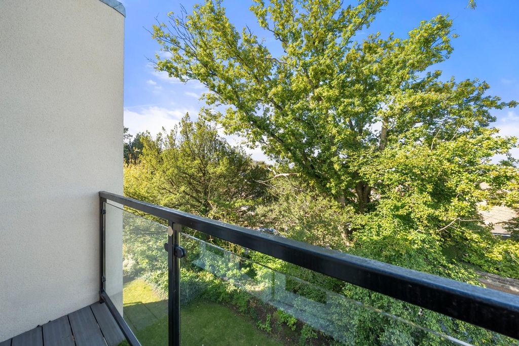 Additional image 13 of 2 bed flat for saleBailey Place, Crowborough TN6
