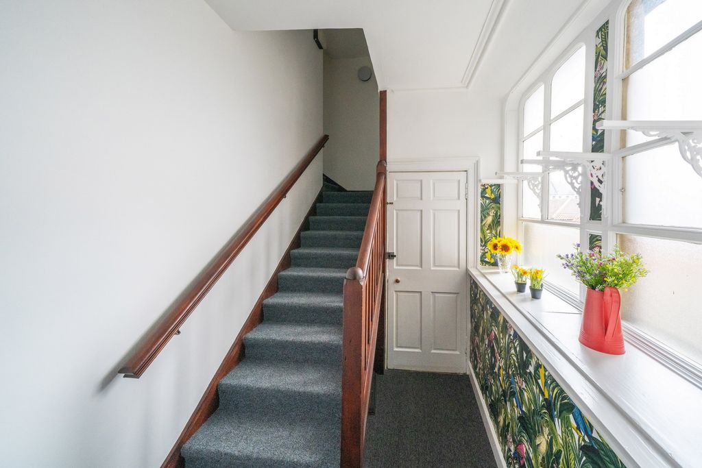 Additional image 2 of 2 bed flat for saleCrossgate, Cupar KY15