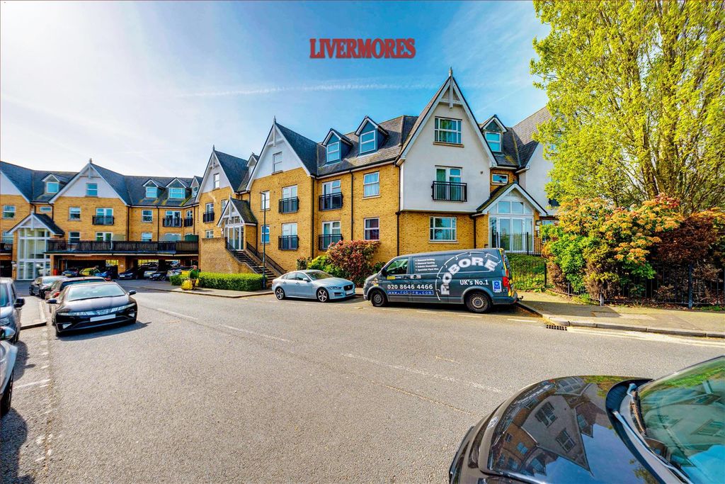 1 bed flat for saleTanners Close, Crayford DA1