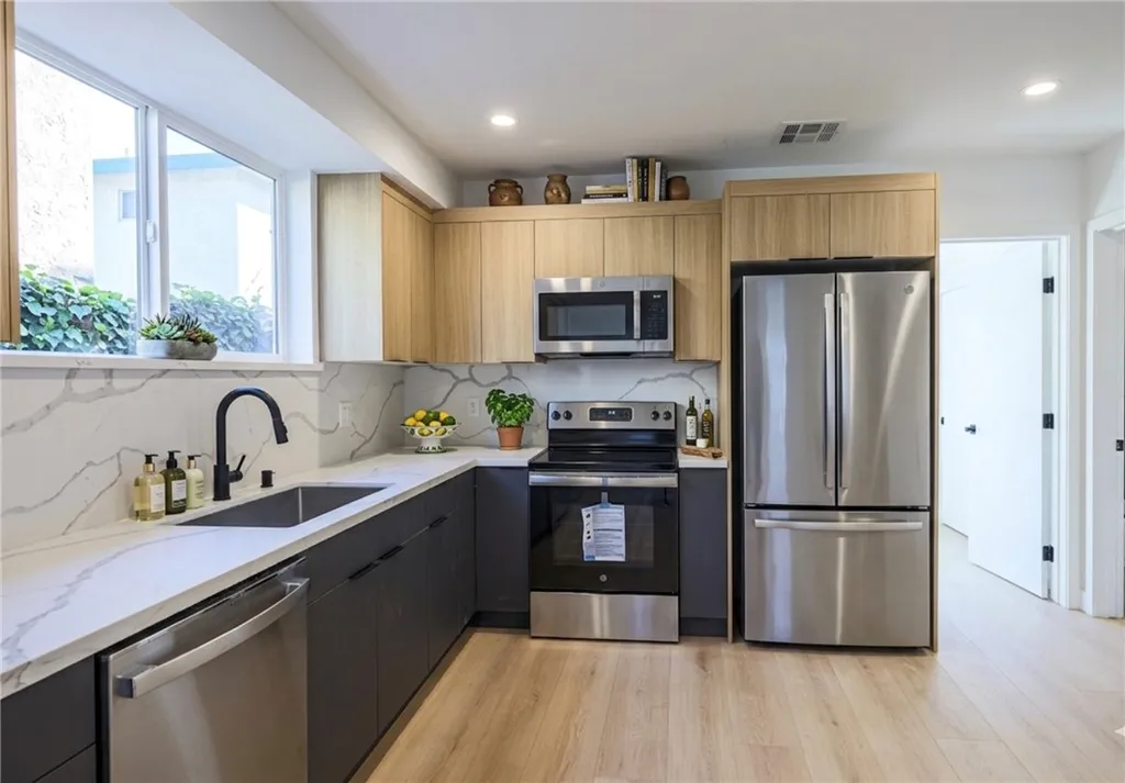 Additional image 2 of 2012 Dunsmuir Avenue Unit B, Los Angeles, CA 90016