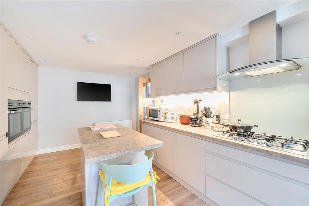 Additional image 7 of 3 bed flat for saleSilver Street, Ilminster TA19