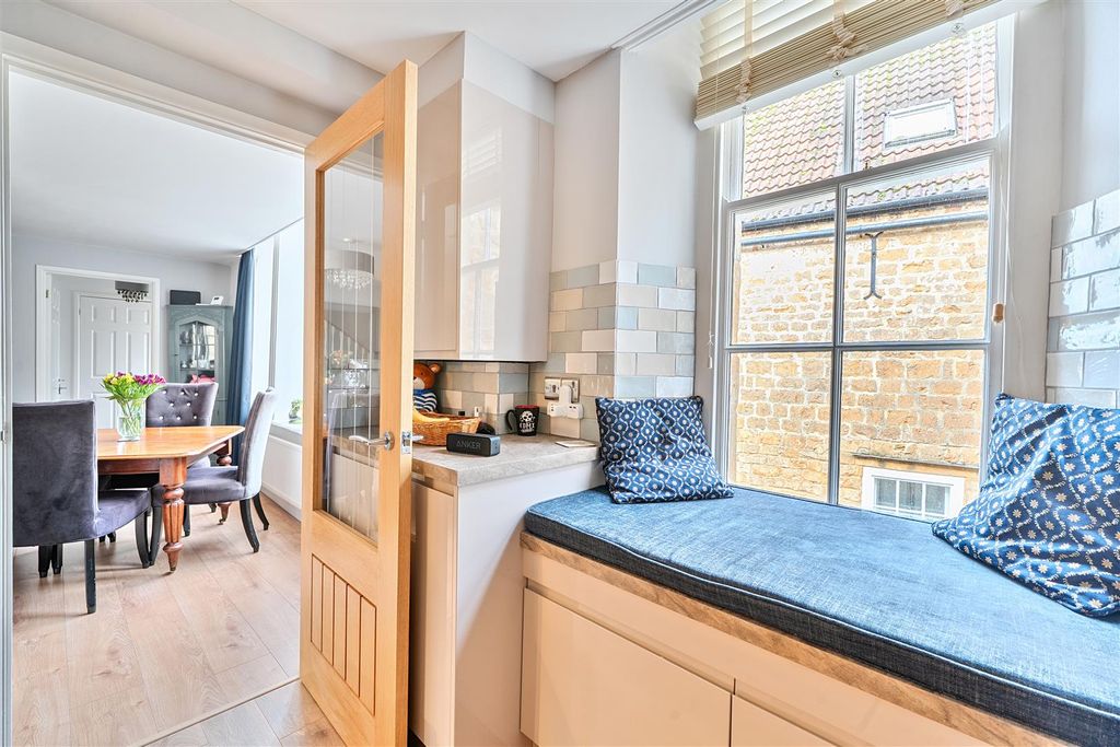 Additional image 8 of 3 bed flat for saleSilver Street, Ilminster TA19