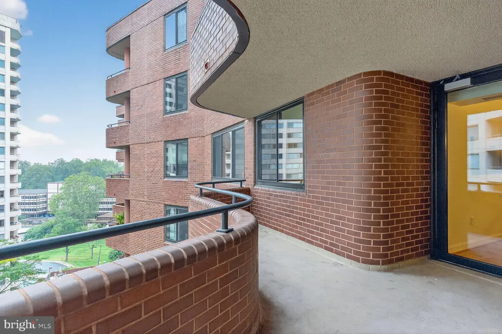 4550 N Park Avenue Unit 814, Chevy Chase, MD 20815