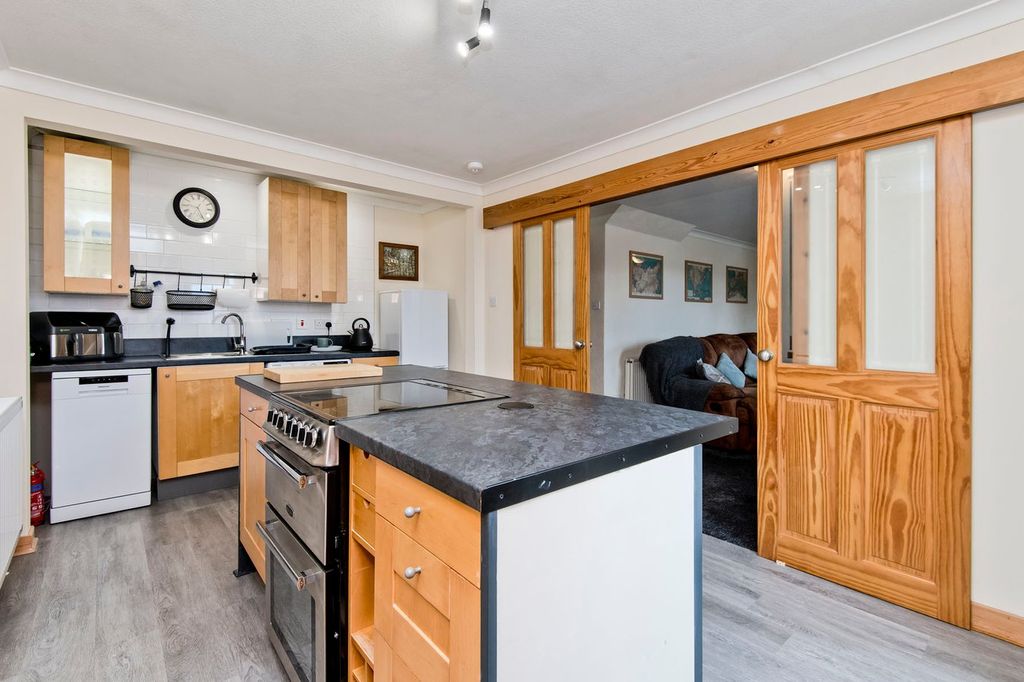 Additional image 9 of 3 bed flat for saleBalgarvie Road, Cupar KY15