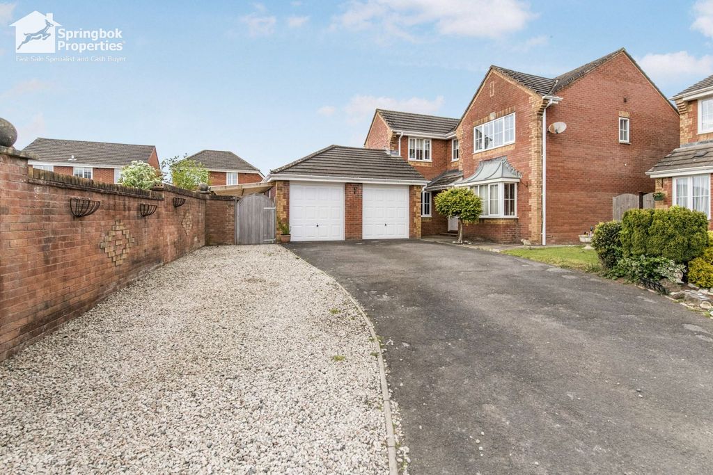 4 bed detached house for saleLinnet Dene, Cullompton, Devon EX15