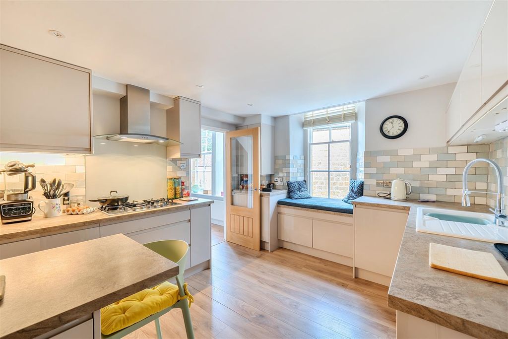 Additional image 6 of 3 bed flat for saleSilver Street, Ilminster TA19
