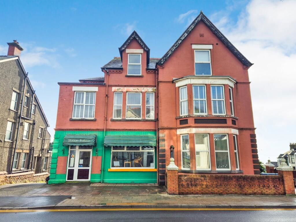 8 bed detached house for saleHigh Street, Criccieth LL52