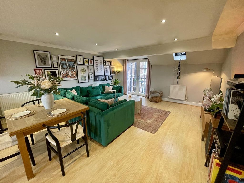 2 bed flat for saleNorthumberland Street, Darlington DL3