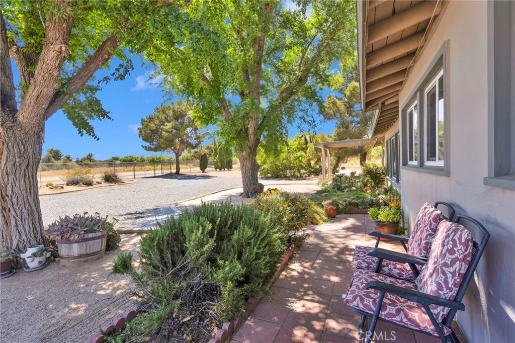 15884 El Centro Road, Hesperia, CA 92345 photo 4