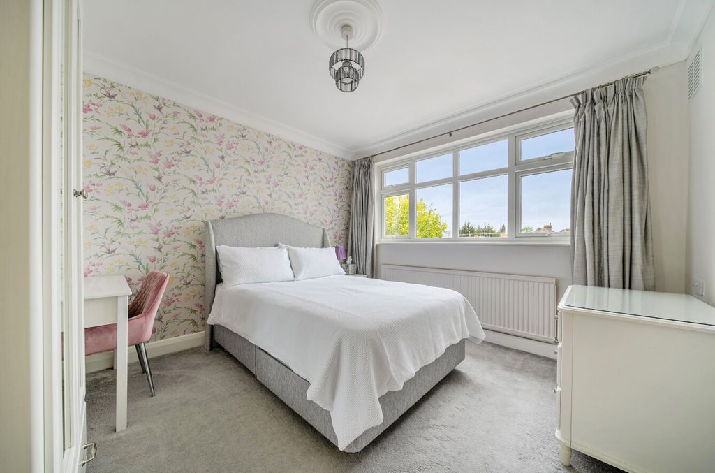 Additional image 7 of 7 bed detached house for saleShepherds Lane, Dartford DA1