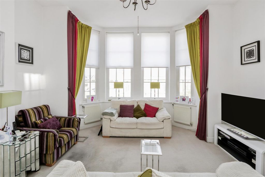 Additional image 3 of 3 bed flat for saleChapel Drive, Dartford DA2