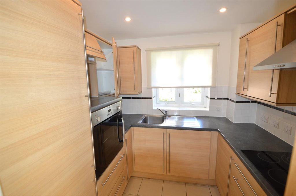 Additional image 6 of 2 bed flat for saleHolmes Place, Crowborough Hill, Crowborough TN6