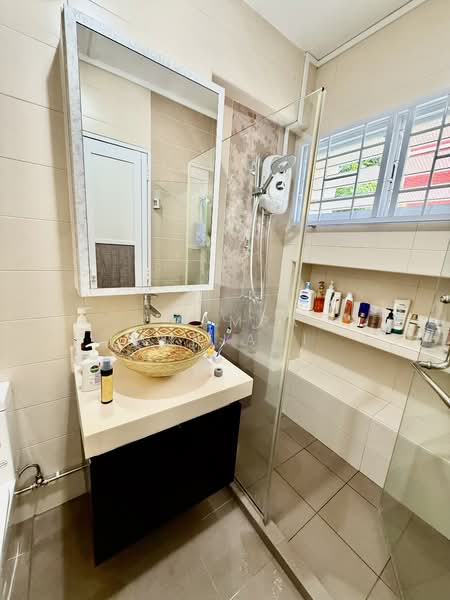 584 Pasir Ris Street 53 photo 3