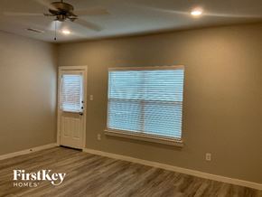328 Niki Drive, Lewisville, TX, 75057 photo 2