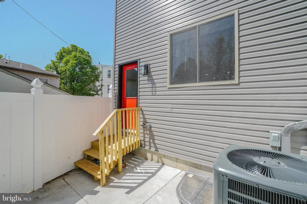 1201 N Taylor St, Philadelphia, PA 19121