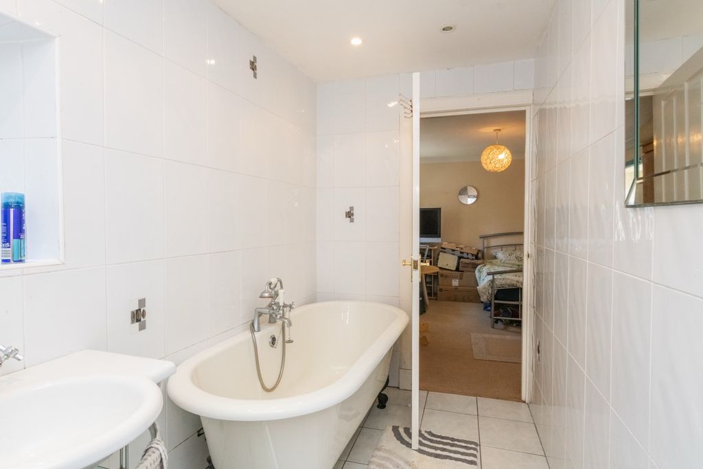 Additional image 9 of 1 bed flat for saleLadywynd, Cupar KY15